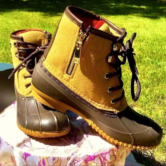 TOMMY HILFIGER ROAN LACE UP DUCK BOOTS 9 NEW - Picture 3 of 16